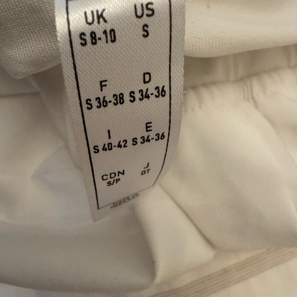 Excellent condition. Hardly worn. Size small - Picture 3 of 6